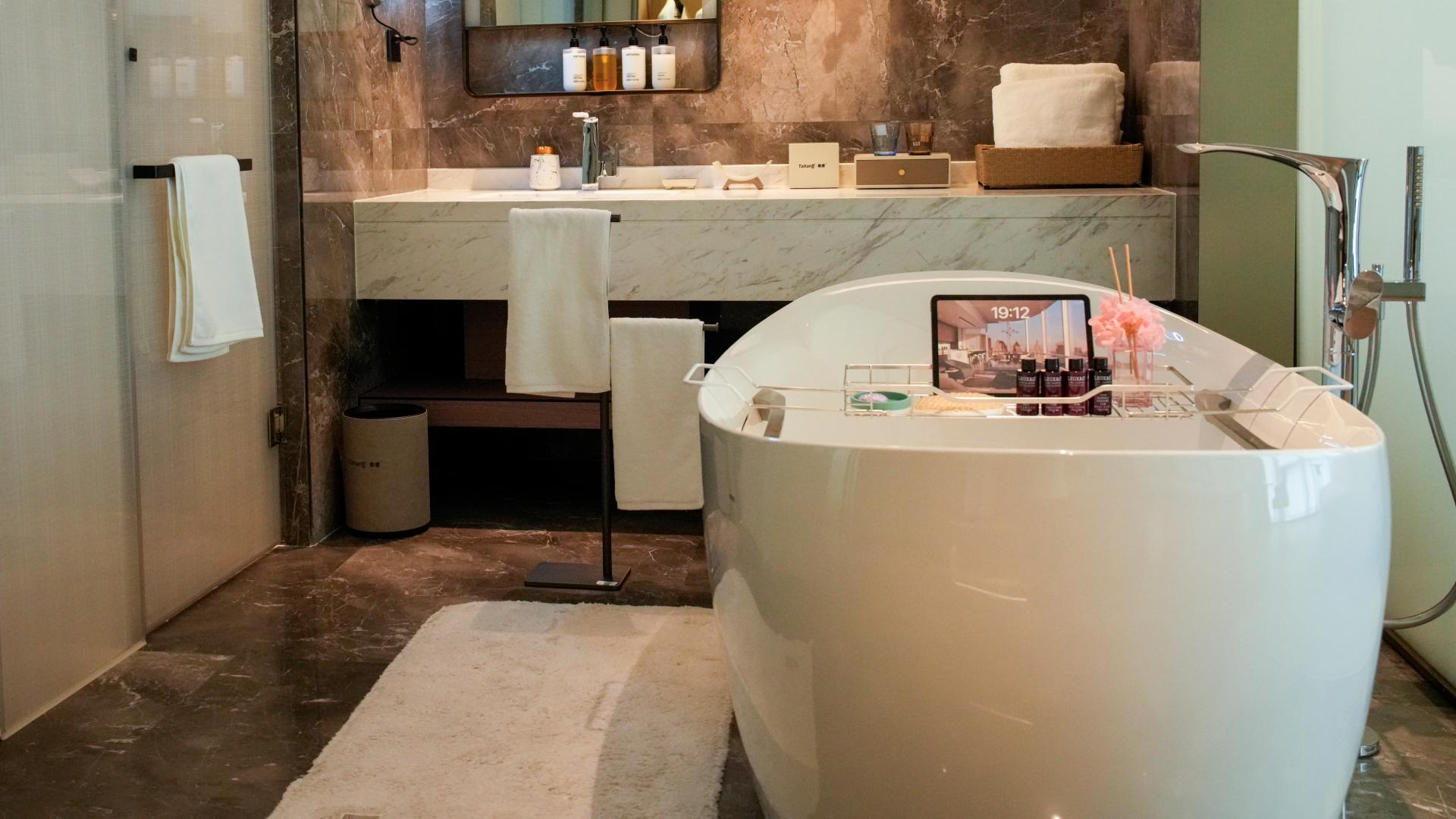 How to Choose Non-Slip Hotel Bath Mats?