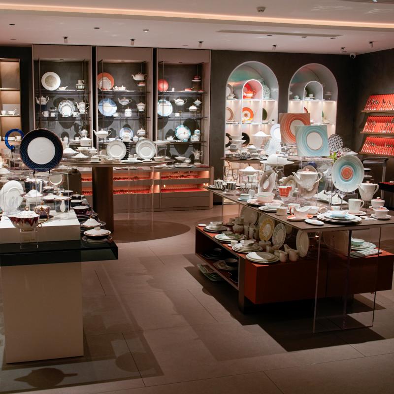 Commercial porcelain dinnerware and hotel tableware collection displayed in Taitang showroom.JPG