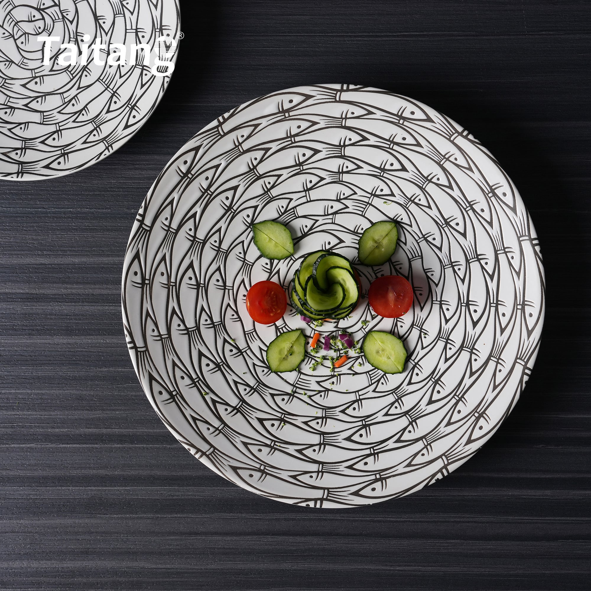 Fish Pattern Porcelain Dinnerware Collections Footed Ceramic Dinnerware Set for Luxury Restaurant Chinaware