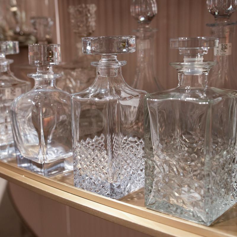 Premium cut-crystal whiskey decanters and spirits carafes for luxury hotel bars and executive lounge service.JPG