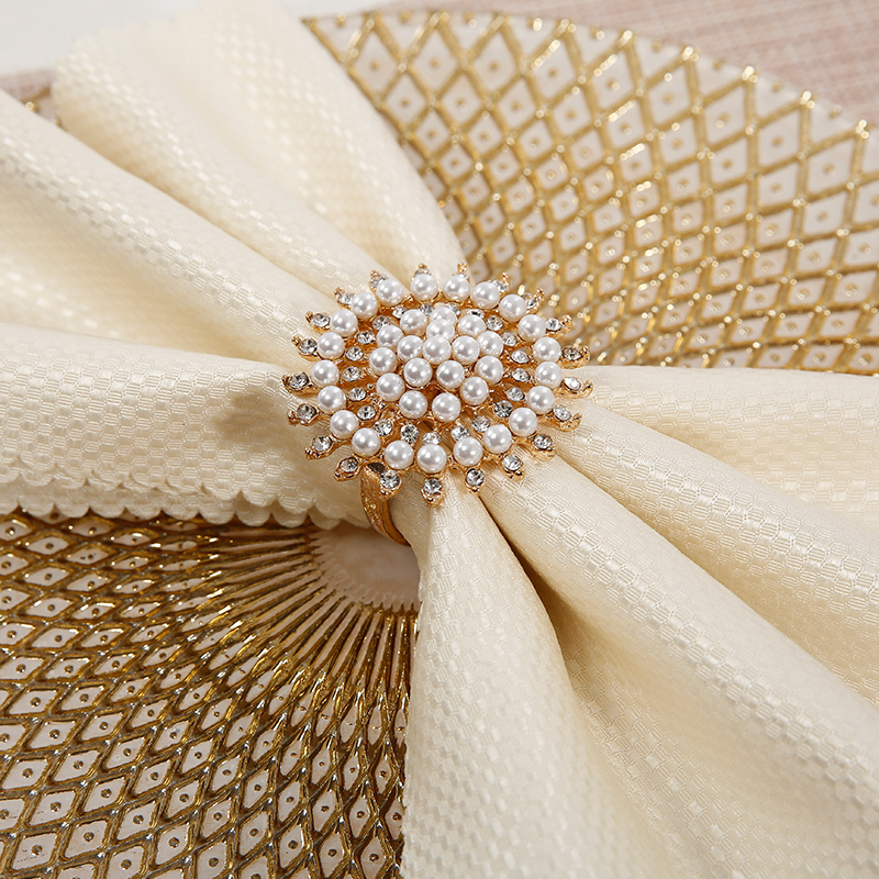 Anello per tovaglioli di lusso con perle e strass a forma di fiore, articoli premium per catering alberghiero