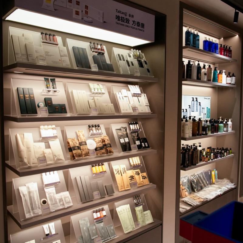 A close-up display of hotel toiletries, featuring small amenity bottles and bulk shampoo dispenser options, showcasing sustainable hospitality solutions.JPG