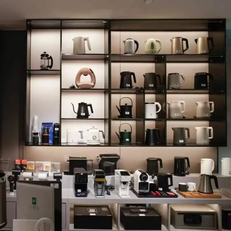 Wholesale hotel electric kettles and commercial in-room coffee makers on display for institutional hospitality OS&E procurement.webp