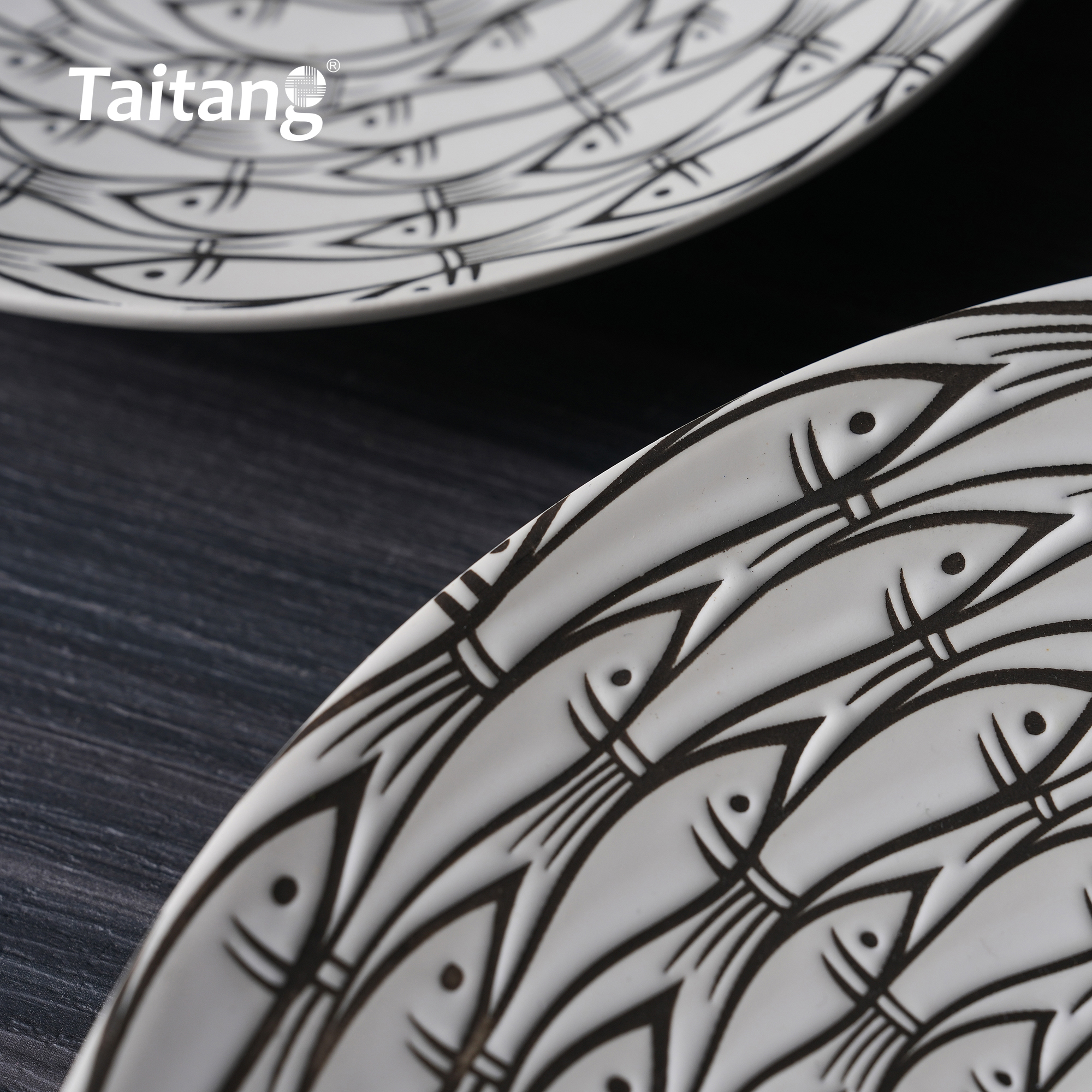 Fish Pattern Porcelain Dinnerware Collections Footed Ceramic Dinnerware Set for Luxury Restaurant Chinaware
