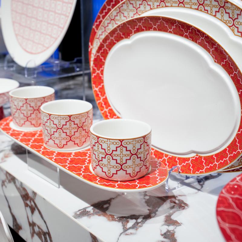 Taitang luxury red and white patterned porcelain tableware set displayed for hotel banquet and fine dining presentation.JPG