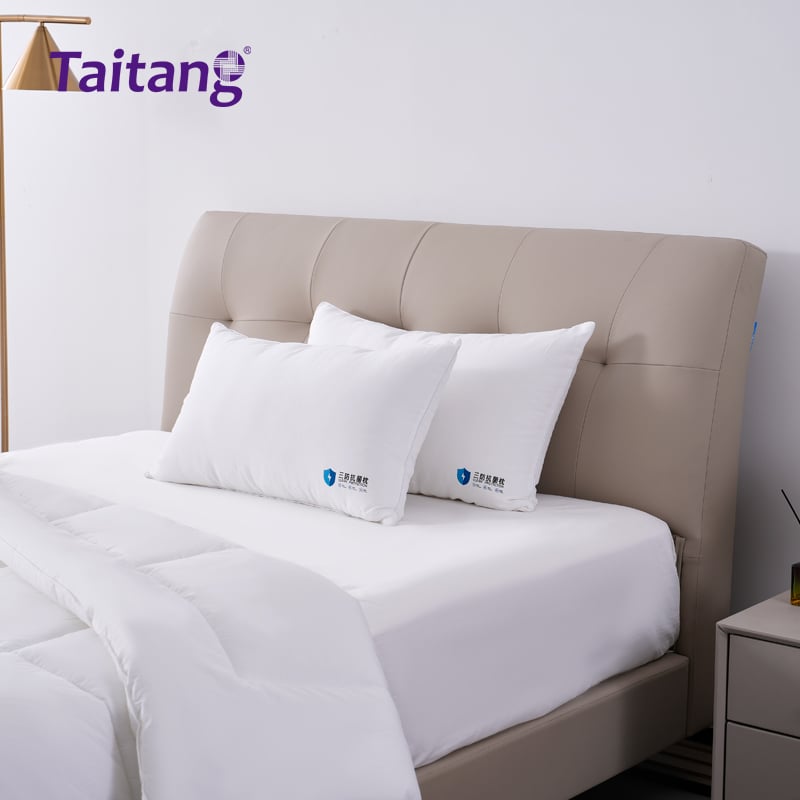 Gối khách sạn cao cấp ba lớp bảo vệ – 1200g, thay thế lông vũ bằng lụa với lớp phủ chống vết bẩn và vi khuẩn
