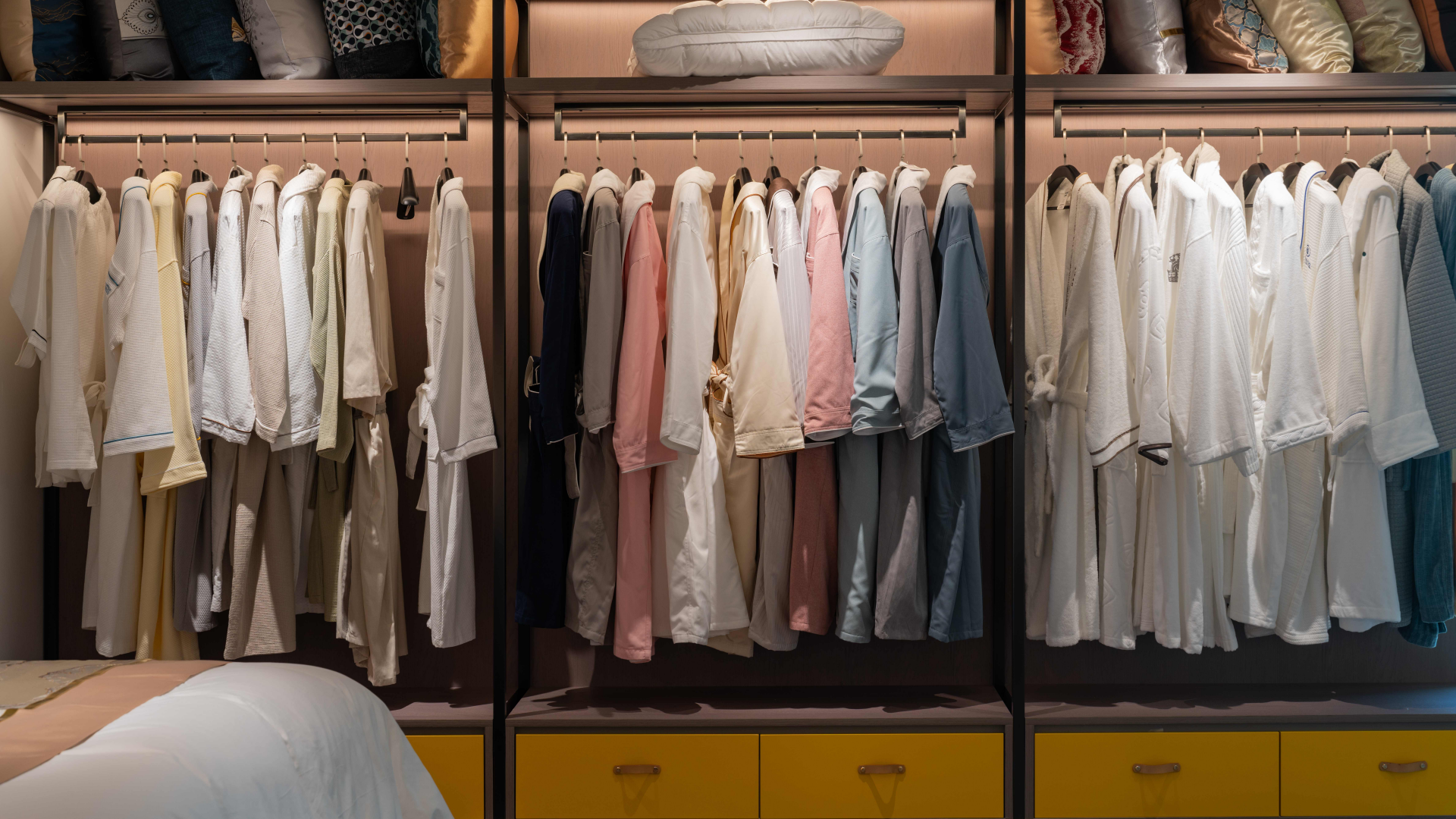 How to Choose the Best Luxury Hotel Bathrobes for Your Guests?