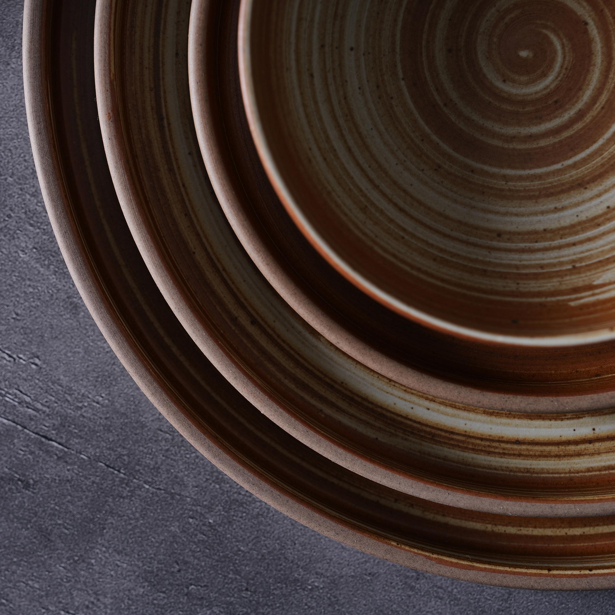 ชุดภาชนะสำหรับรับประทานอาหารแบบเซรามิกเคลือบผิวแบบเกลียว (Spiral Glaze) พร้อมถ้วยกาแฟ สำหรับรีสอร์ตเพื่อสิ่งแวดล้อม ร้านอาหารระดับพรีเมียม และโรงแรม