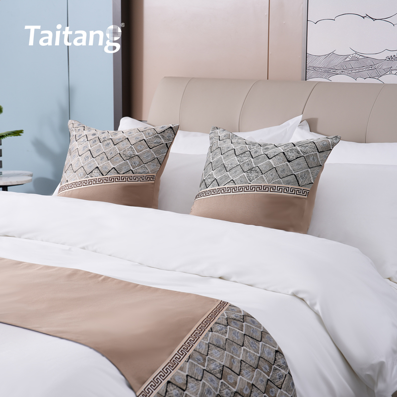 Geometric Jacquard Bed Runner & Decorative Pillow Set Premium Hotel Bedding Manufacturers