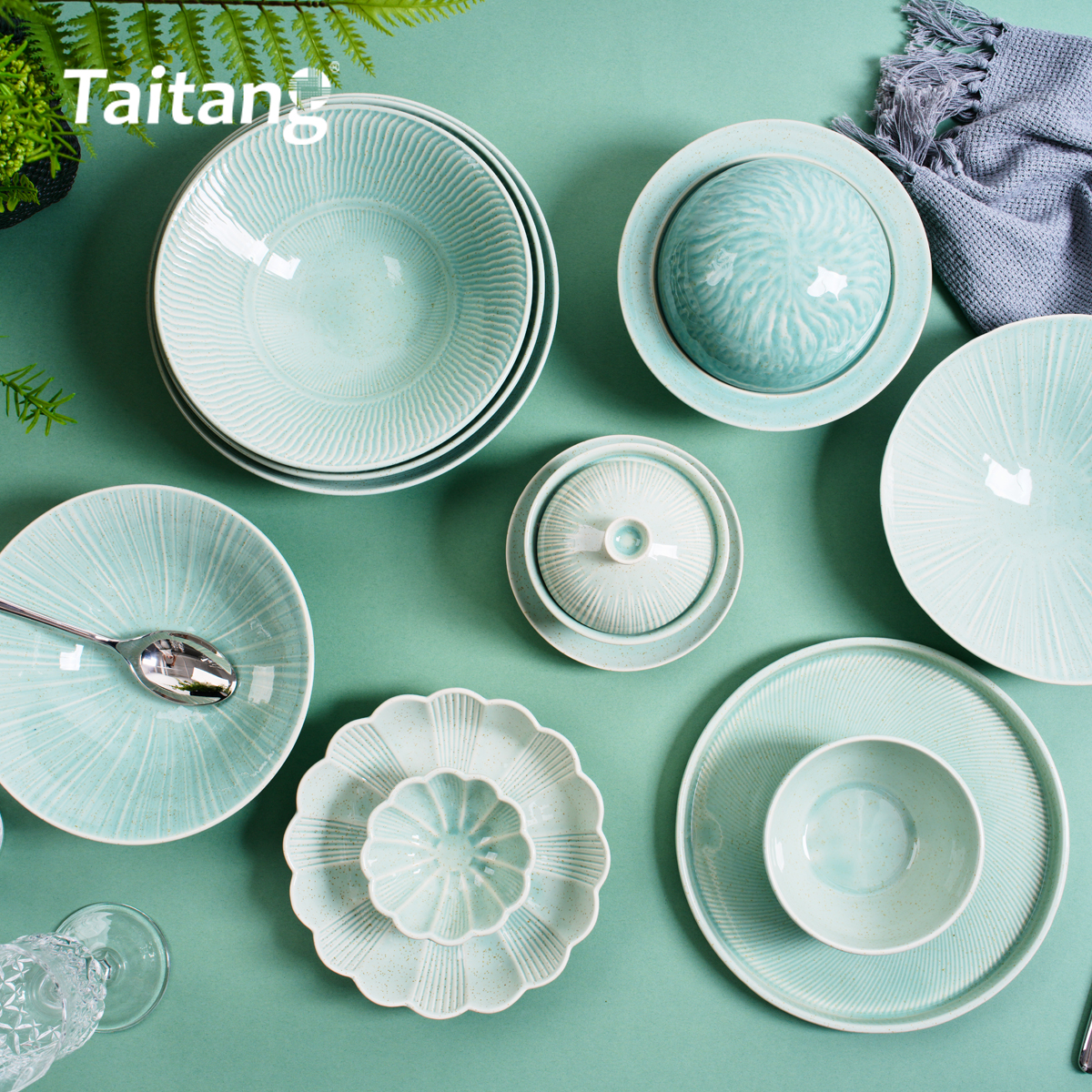 Celadon Green Reactive Glazed Porcelain Dinnerware Set for Luxury Hotels & Restaurants
