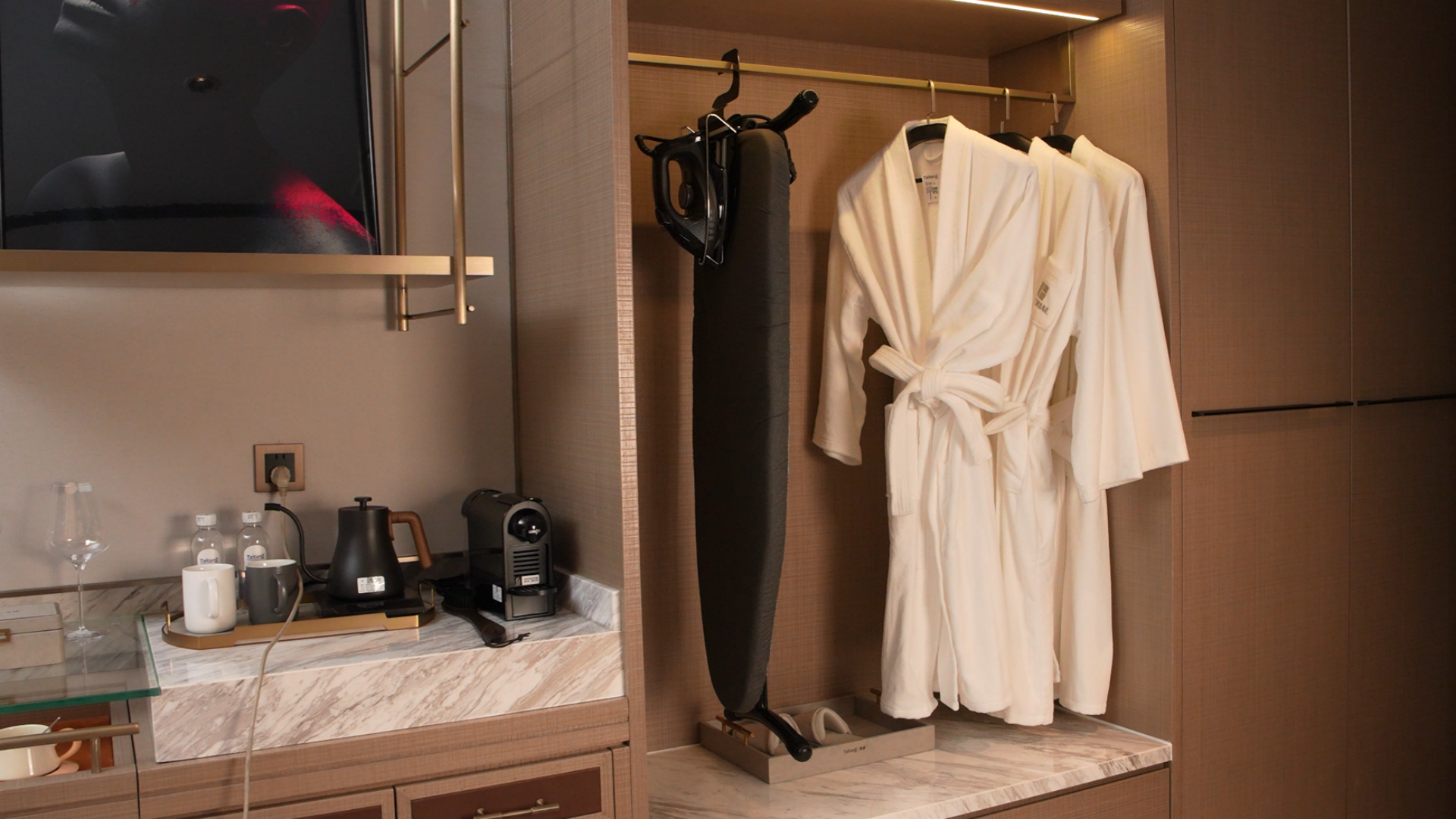 How to Choose the Best Hotel Ironing Kits for Your Guest Rooms?