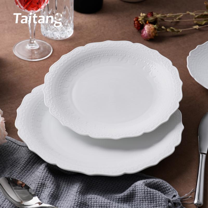 Lace Scalloped Bluish-White Porcelain Dinnerware Luxury Formal Dinnerware Set for Fine Dining