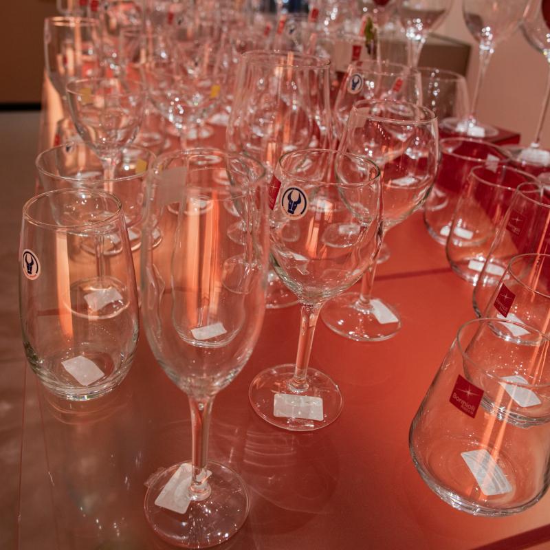 High-quality clear crystal wine glasses and water goblets neatly displayed for commercial restaurant and bar procurement.JPG