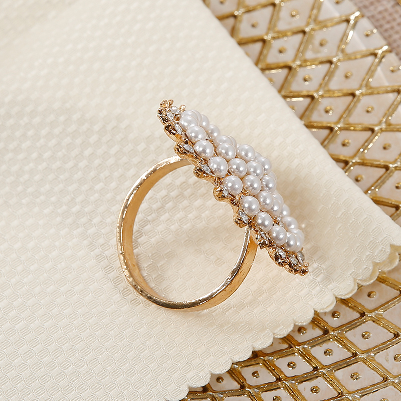 Anello per tovaglioli di lusso con perle e strass a forma di fiore, articoli premium per catering alberghiero