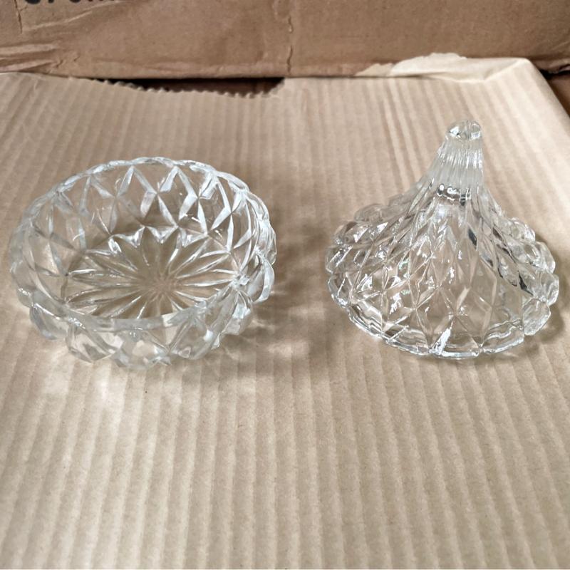 Cut-crystal glass butter dish bowl with lid undergoing pre-shipment quality inspection.JPG