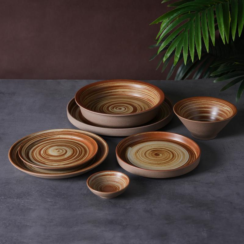 Pottery Spiraalglans Eetgereedskap-stel, Geglaseerde Keramiese Eetgereedskap en Koppies vir Ekologiese Resorte, Fynproefrestaurante en Hotelle