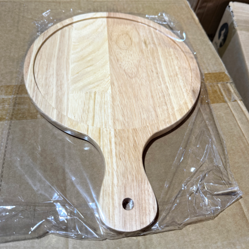 Round solid wooden pizza serving paddle board with handle for commercial hotel dining.png