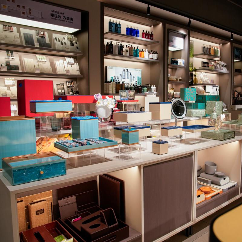 Taitang commercial showroom displaying a wide variety of premium wholesale hotel room amenities sets, luxury guestroom accessories, and bespoke resin bathroom supplies for hospitality buyers.JPG