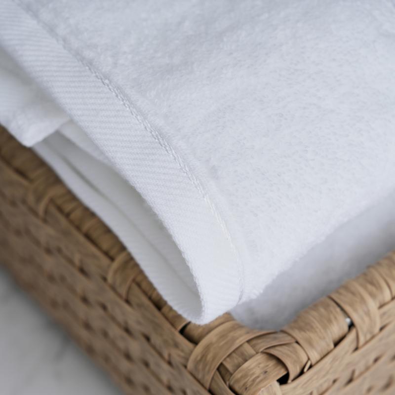 Luxury Hotel Bath Towels 100% Cotton 16S Thick Hotel Towels with Bright Silk Bubble Satin Border