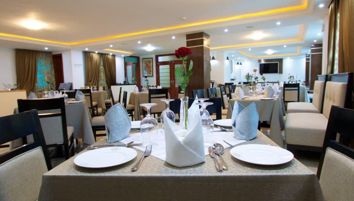 Inside the Dining Experience How Taitang Coordinates Ceramic Tableware and Hotel room supplies for 3-Star Operational Efficiency.jpg