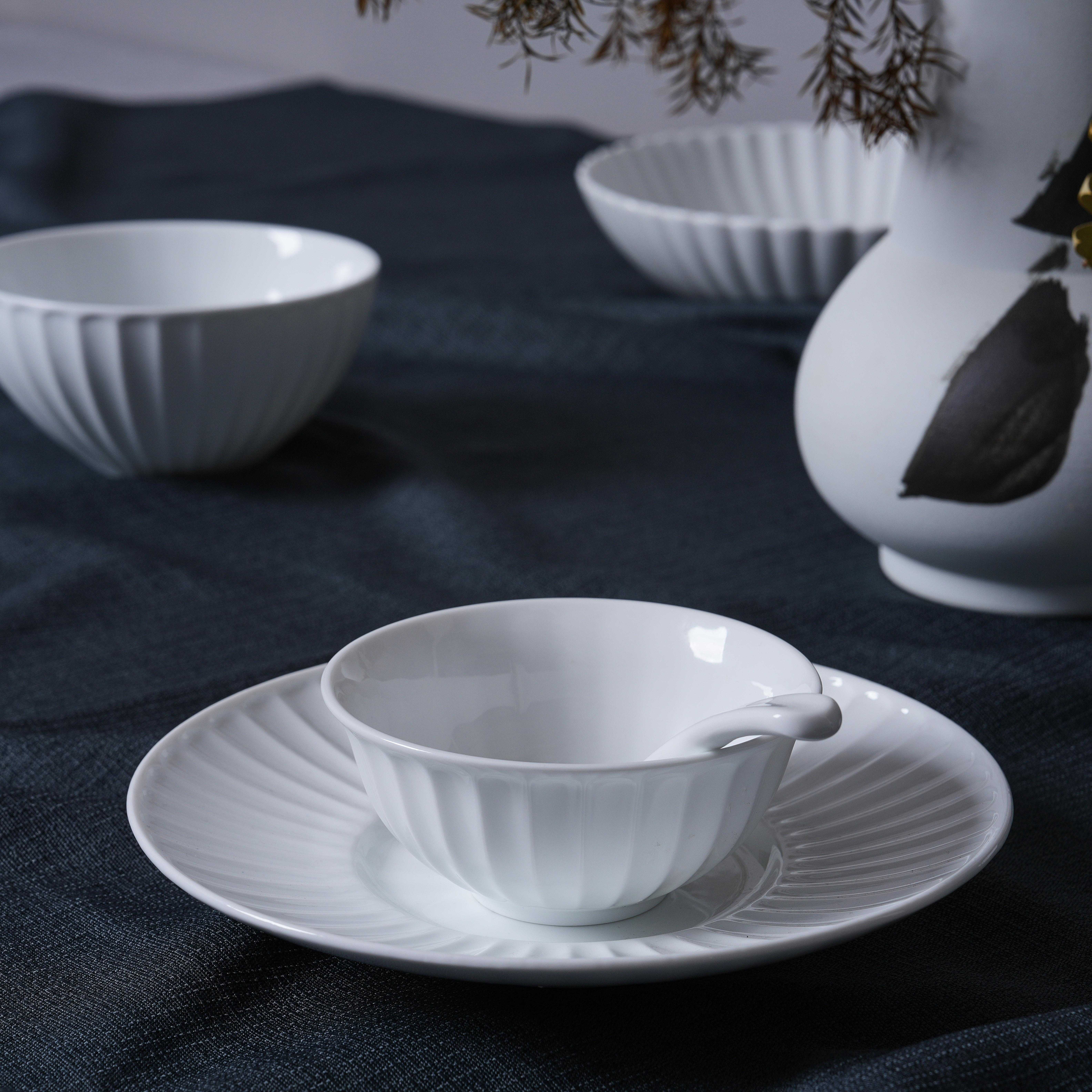 Luxury White Fluted Hotel Porcelain Collection Dishes & Formal Dinnerware for Fine Dining