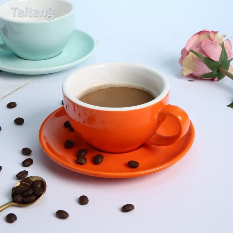 Viðskiptaþjónustu porcelæn kaffikúpurnar og skálarnar, verslun í stórsmáli: kúpuset fyrir kapútsínó og espresso með möguleika á sérsniðnum merkjum