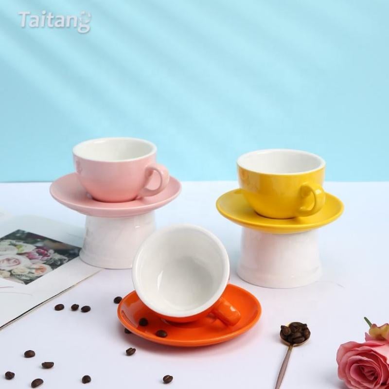 Viðskiptaþjónustu porcelæn kaffikúpurnar og skálarnar, verslun í stórsmáli: kúpuset fyrir kapútsínó og espresso með möguleika á sérsniðnum merkjum