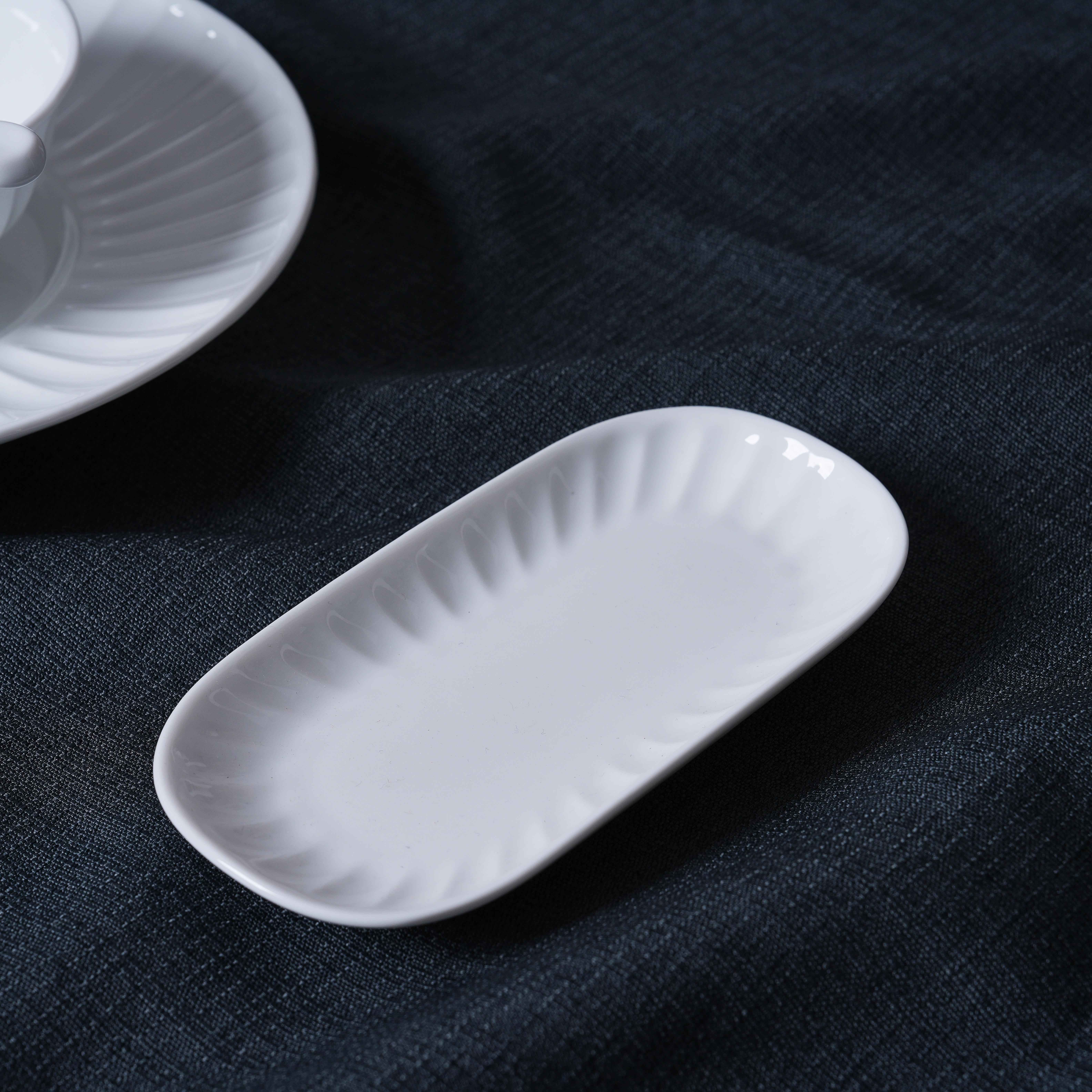 Luxury White Fluted Hotel Porcelain Collection Dishes & Formal Dinnerware for Fine Dining