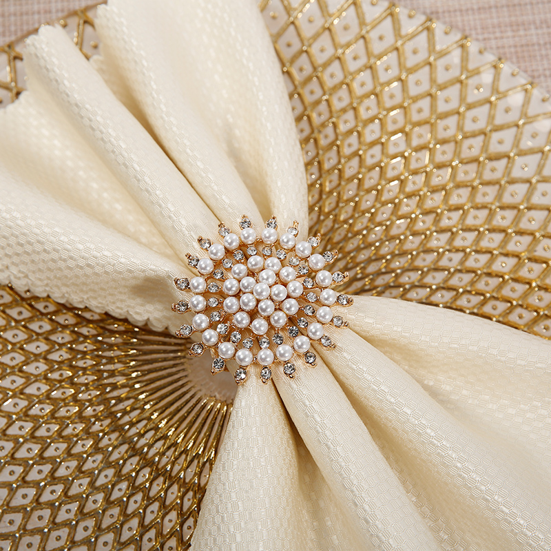 Anello per tovaglioli di lusso con perle e strass a forma di fiore, articoli premium per catering alberghiero