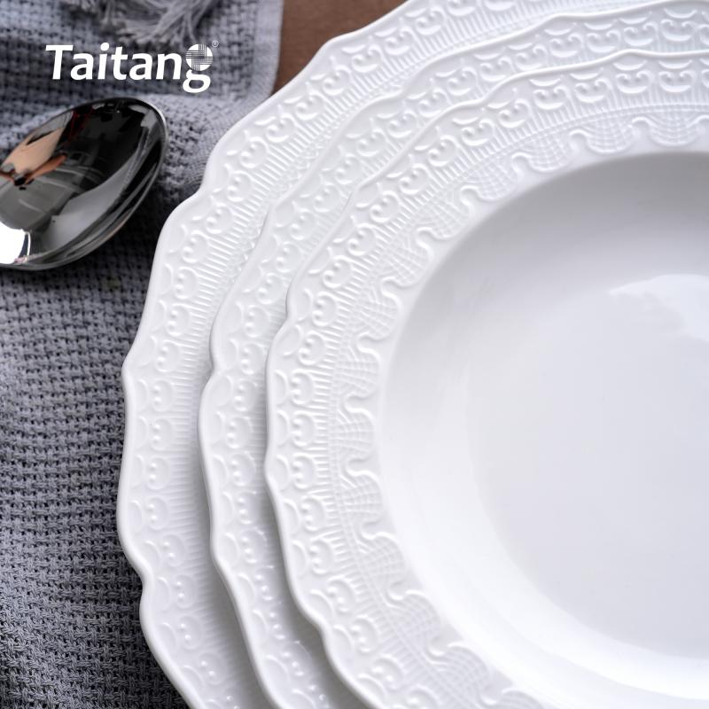 Lace Scalloped Bluish-White Porcelain Dinnerware Luxury Formal Dinnerware Set for Fine Dining