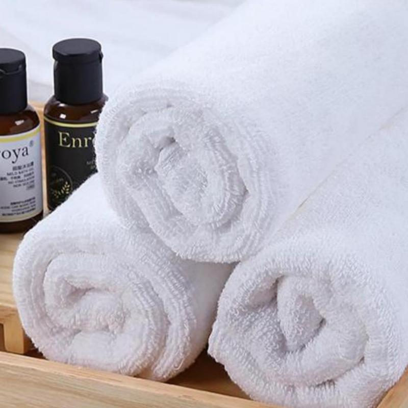 Luxurious spa-style presentation featuring rolled Taitang towels and amenity bottles on a wooden tray, ready for guest arrival.(8a421d5b3b).jpg