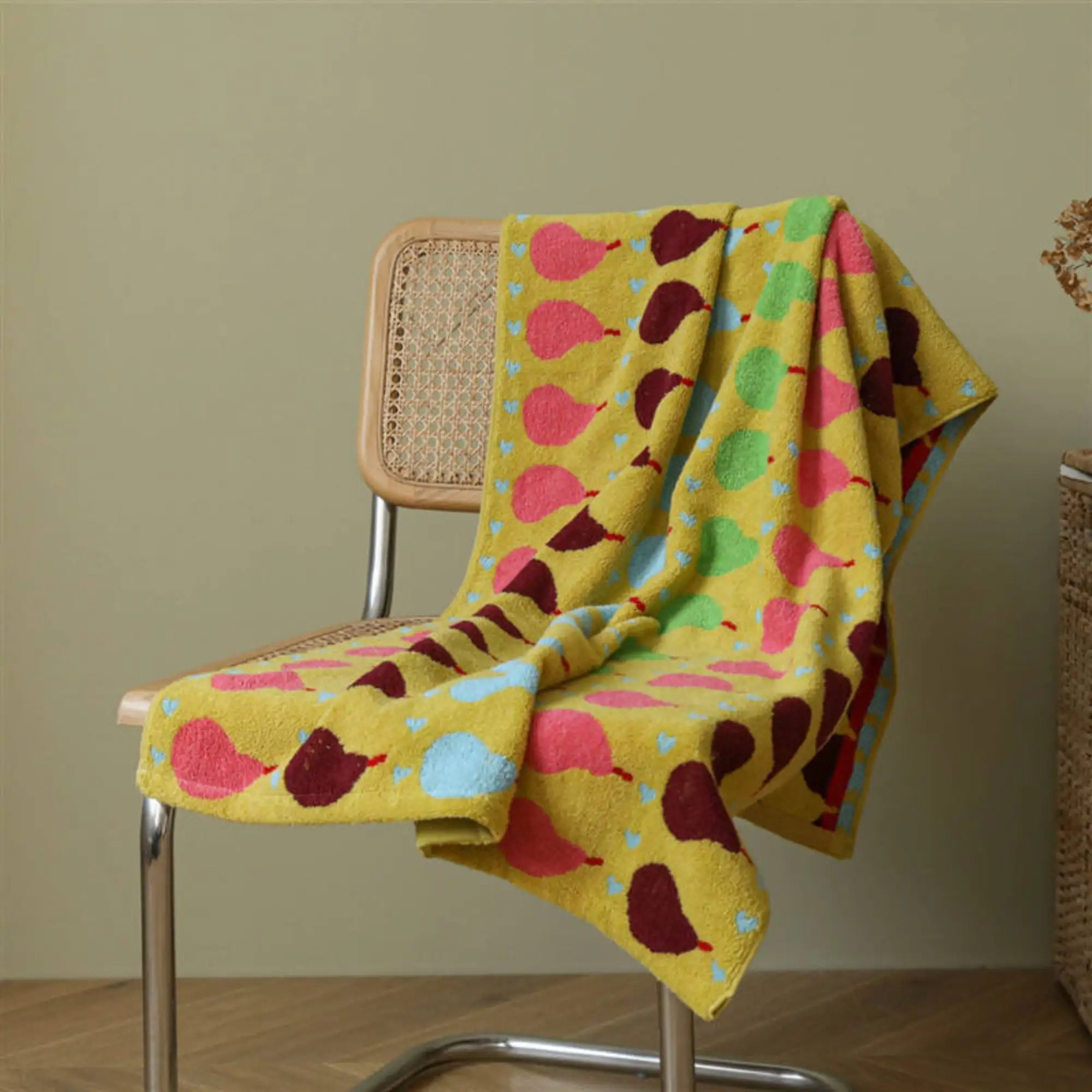 How Can Jacquard Towels Be Maintained to Keep Colors Bright and Patterns Clear?