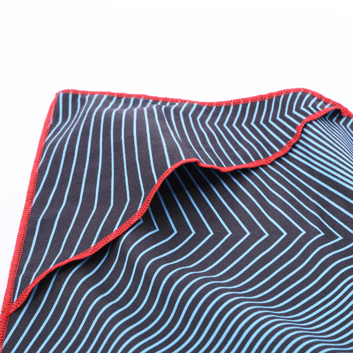 Why Is a Beach Towel Better Than a Regular Towel for Outdoor Use?
