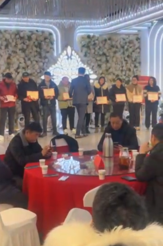 Uroczystość i Nagrody Roczne Przemysłu Rurociągów Jiangsu Hongyuan w 2025 roku Pomyślnie Się Obojecknę