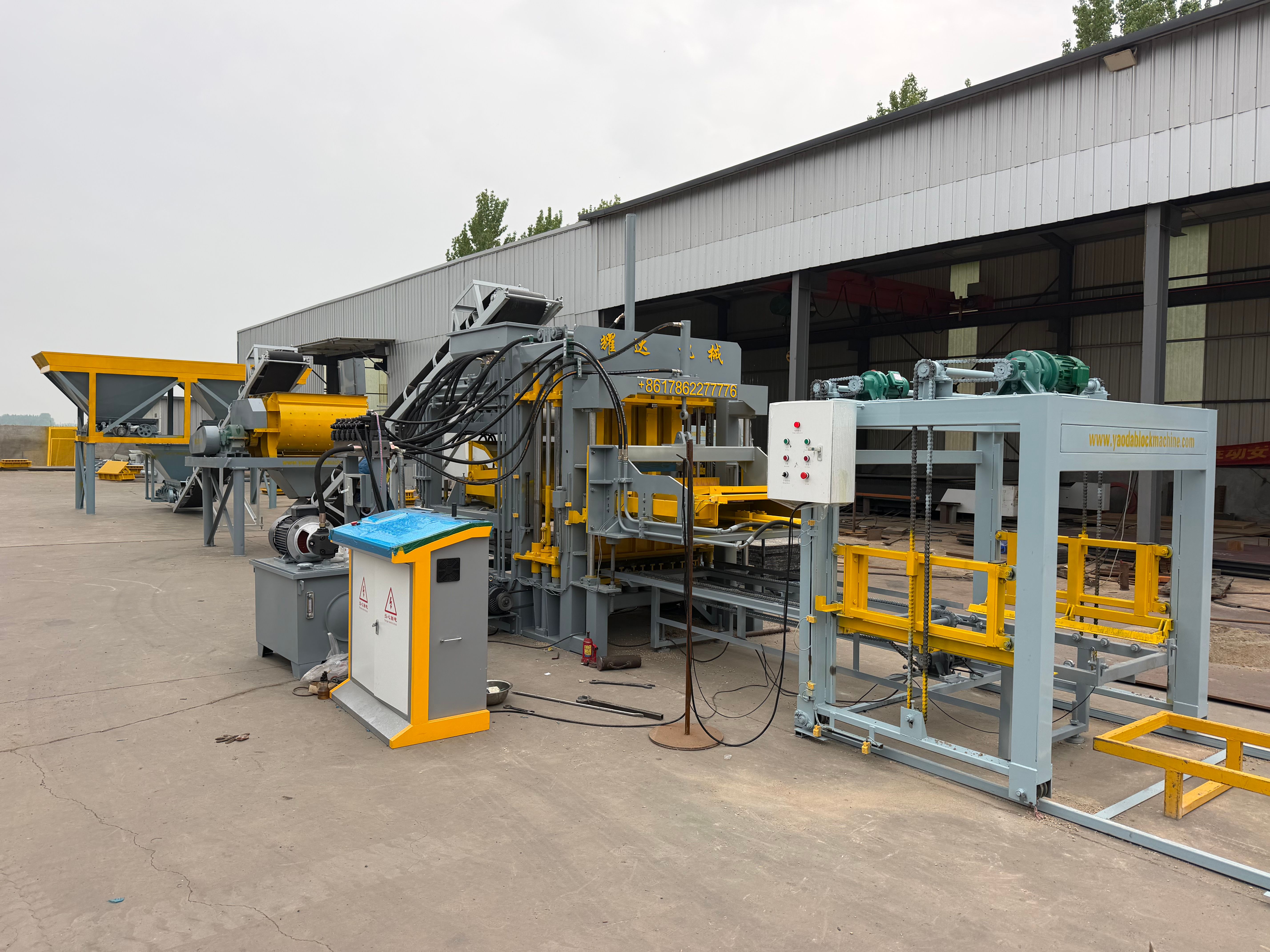 QT5-15 Concrete Brick Making Machine