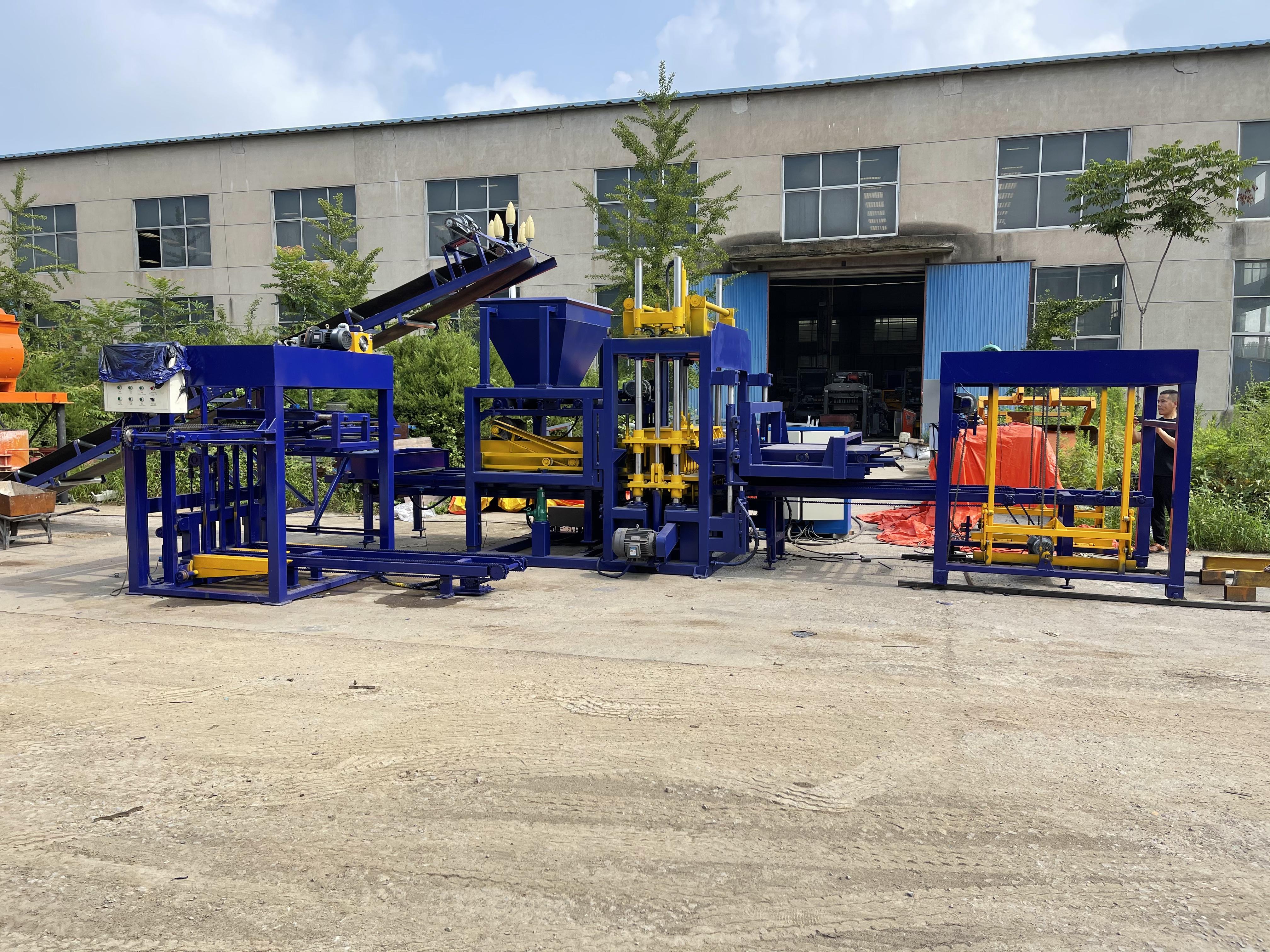 QT5-15 Concrete Brick Making Machine