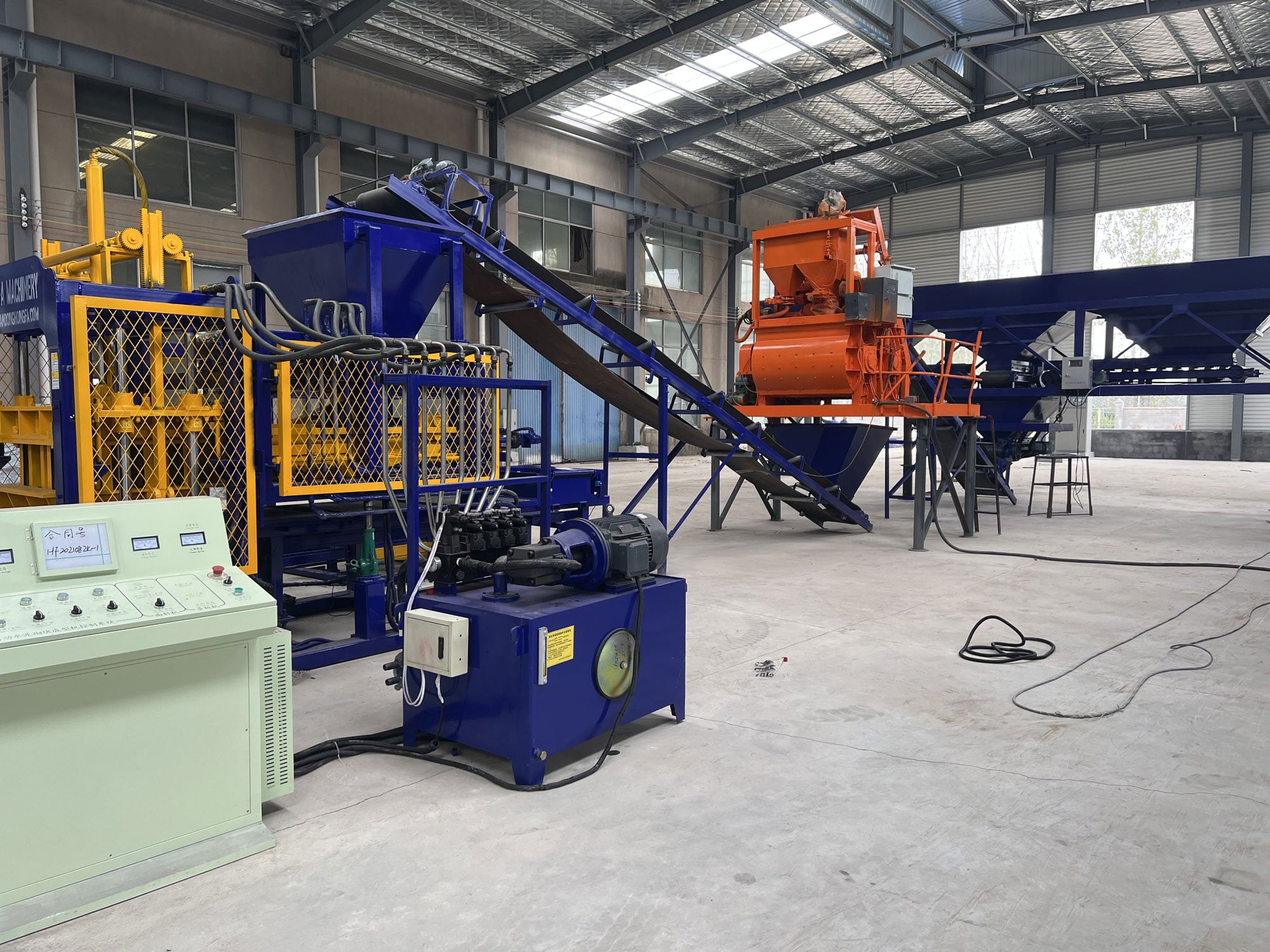 QT6-15 Fully Automatic Brick Making Machine