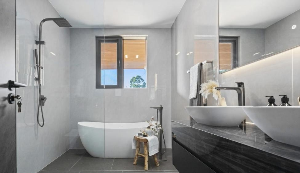 Floor bathtub faucet.png