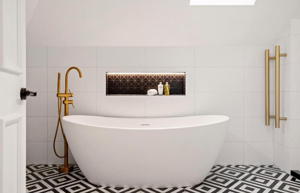 gold Floor bathtub faucet .png