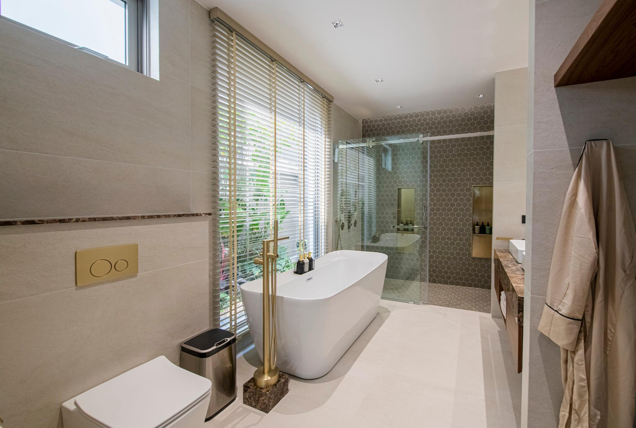 Floor bathtub faucet (2).png