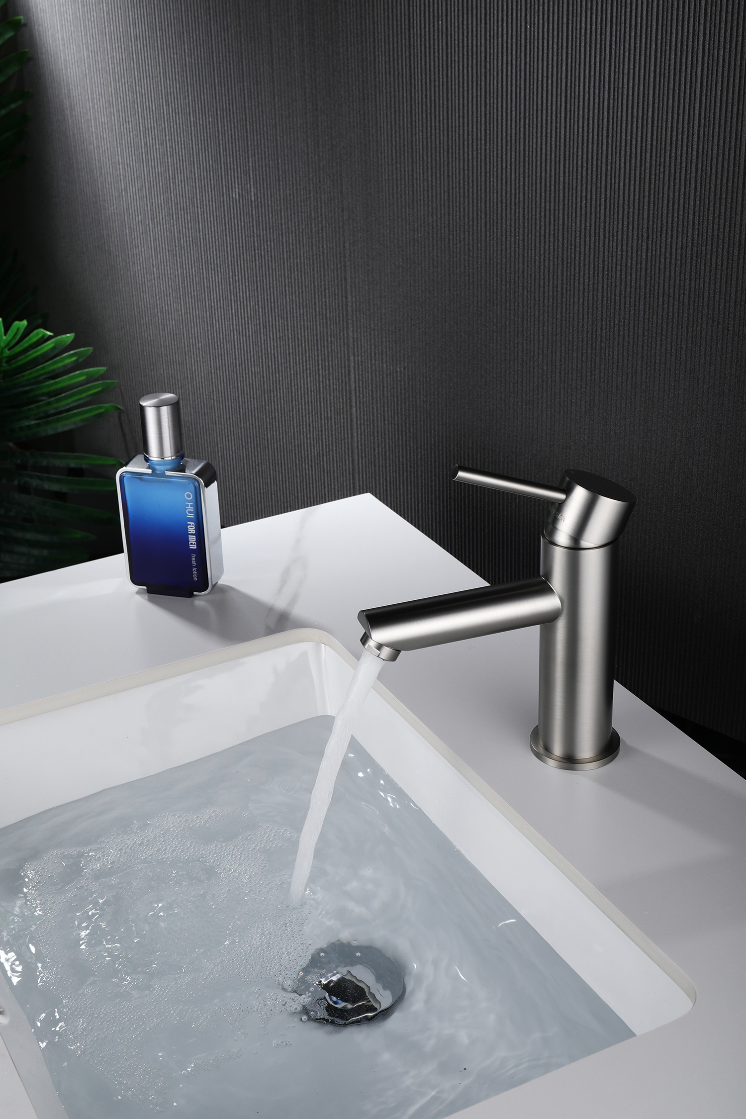 nickel brushed faucets(b0648f6611).JPG