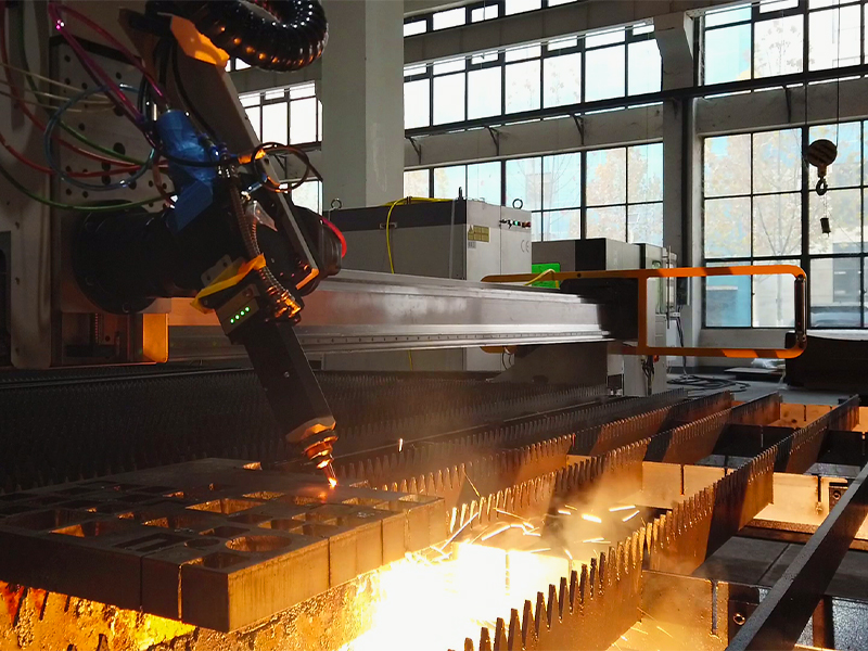 Les avantages de l'utilisation des machines de découpe au laser à fibre dans la production