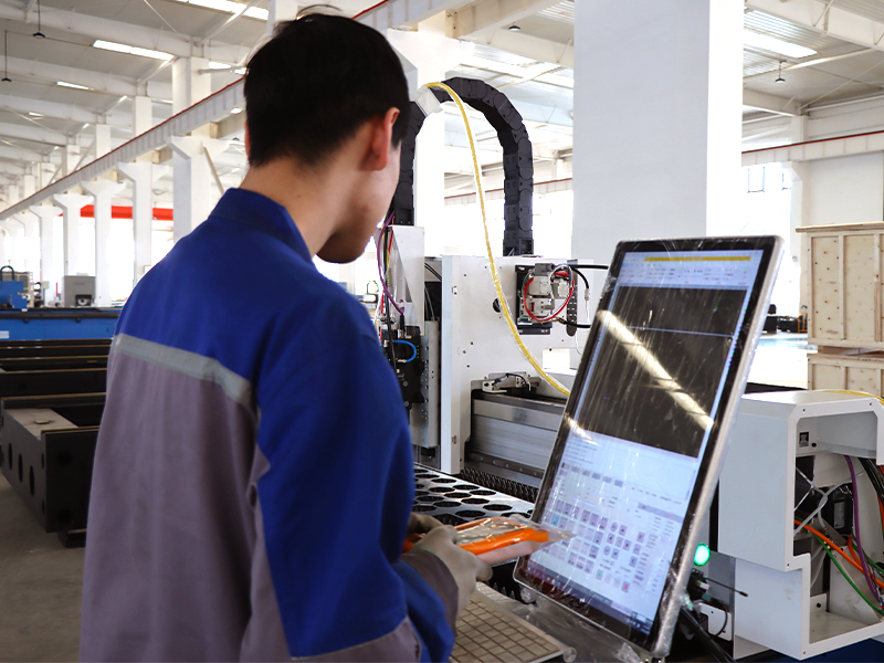 Comprendre les avantages de l'utilisation de machines de découpe laser pour les matériaux métalliques
