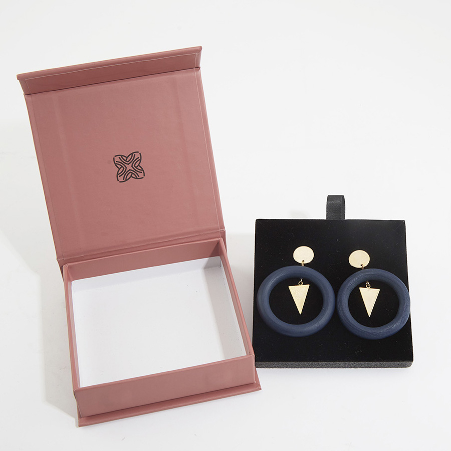 Why is a folding gift box preferred for seasonal gift marketing campaigns?