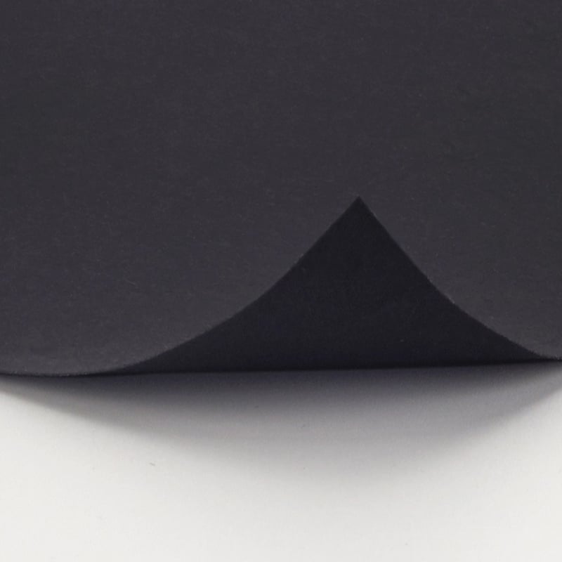 Papier kraft noir : l'incarnation du luxe dans l'emballage personnalisé