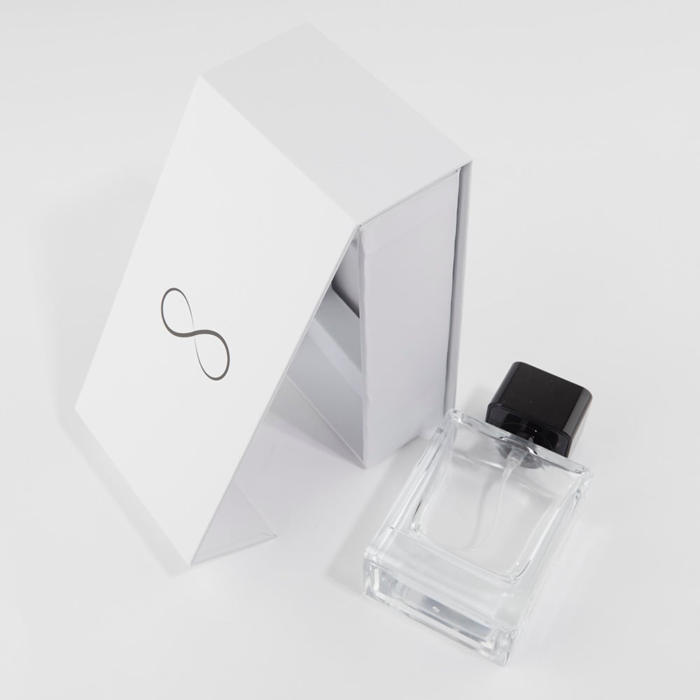 What details ensure a folding gift box snaps together flawlessly?