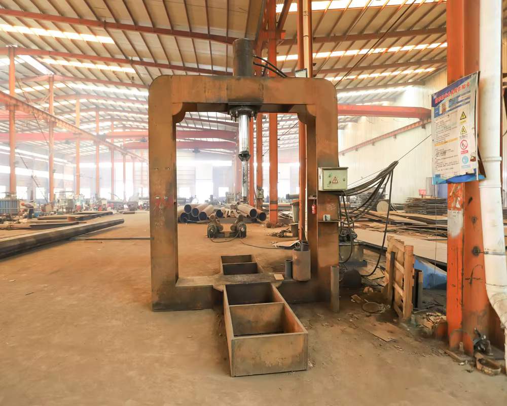 Galvanized steel high stable self-supporting Vertical bridge cell tower mobile telecom tower manufacture