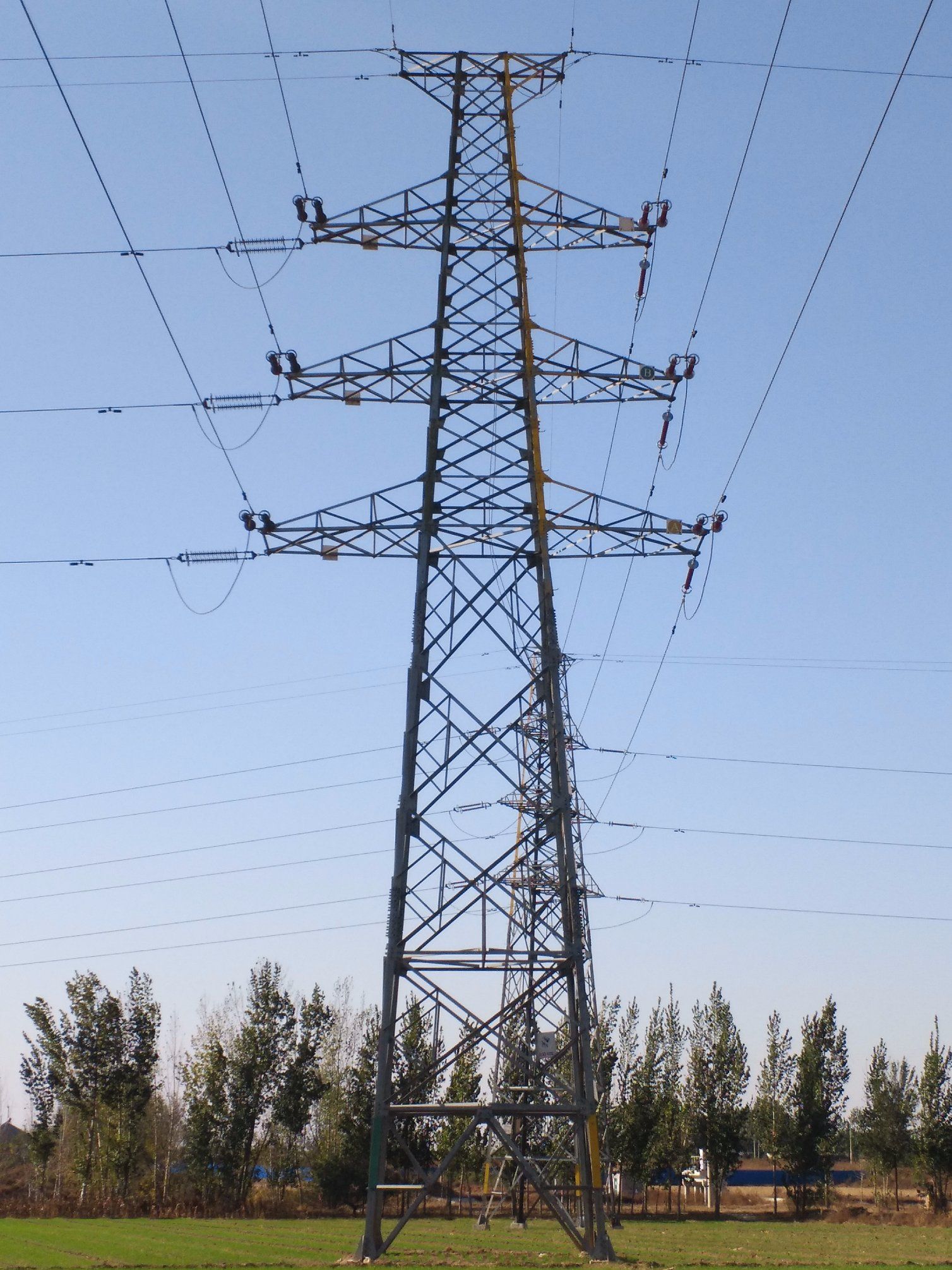 Paano Nag-susuportang mga Elektrikong Torre sa Transmisyong Mataas na-Voltage?