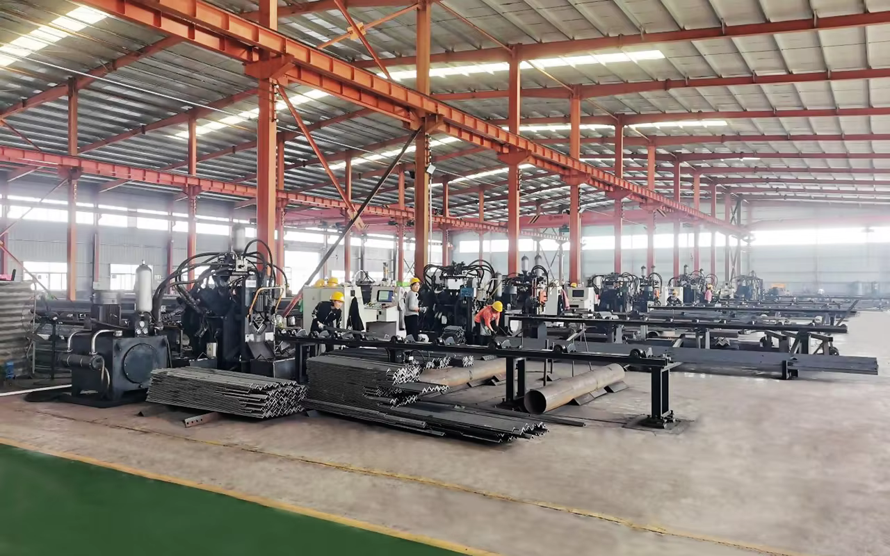 Galvanized steel high stable self-supporting Vertical bridge cell tower mobile telecom tower supplier