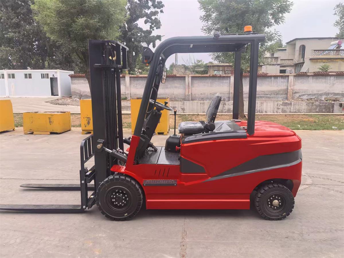 Three Customized Electric Forklifts Successfully Shipped to France